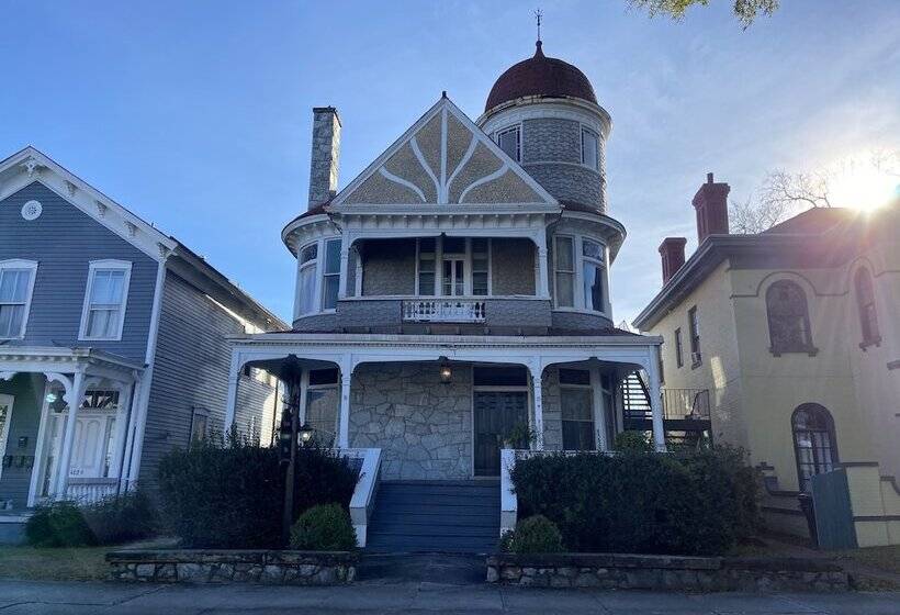 مبيت وإفطار The Queen Anne Inn