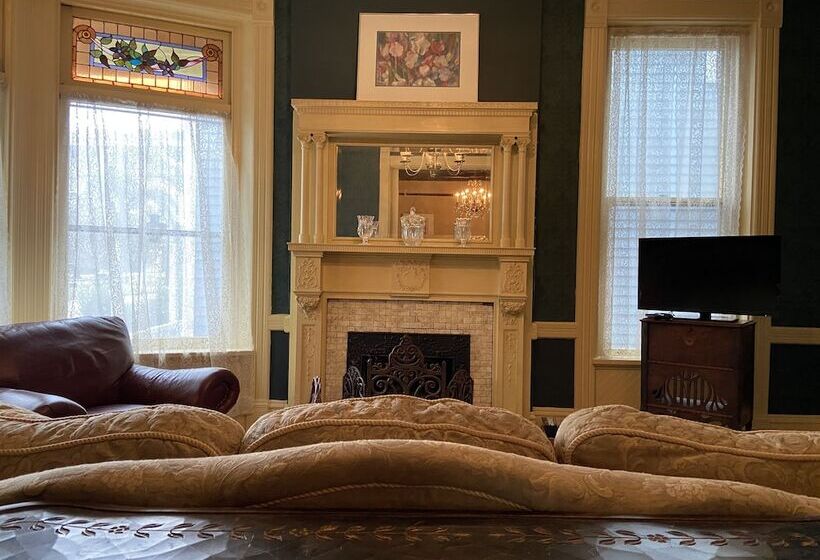 مبيت وإفطار The Queen Anne Inn