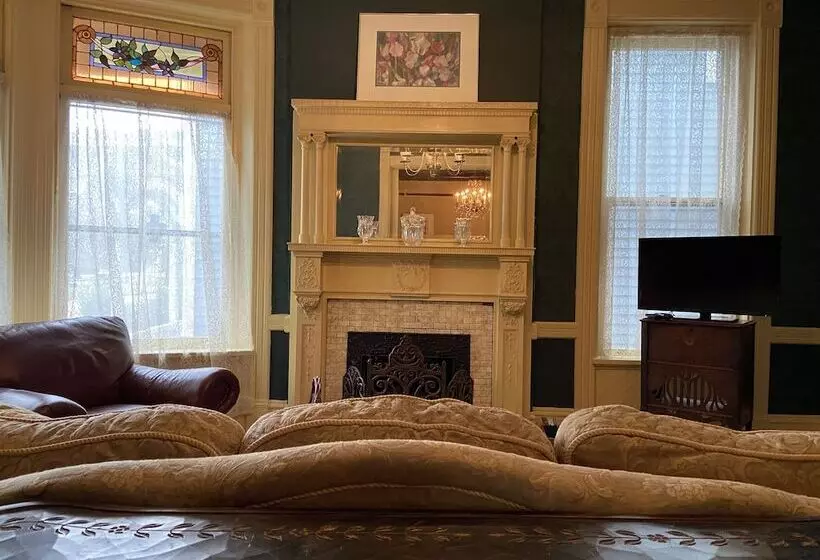 مبيت وإفطار The Queen Anne Inn