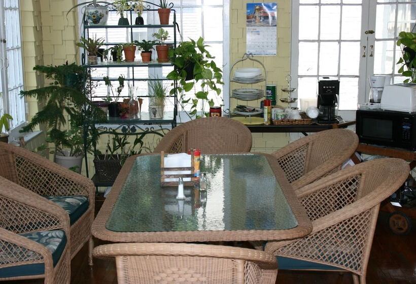 مبيت وإفطار The Queen Anne Inn