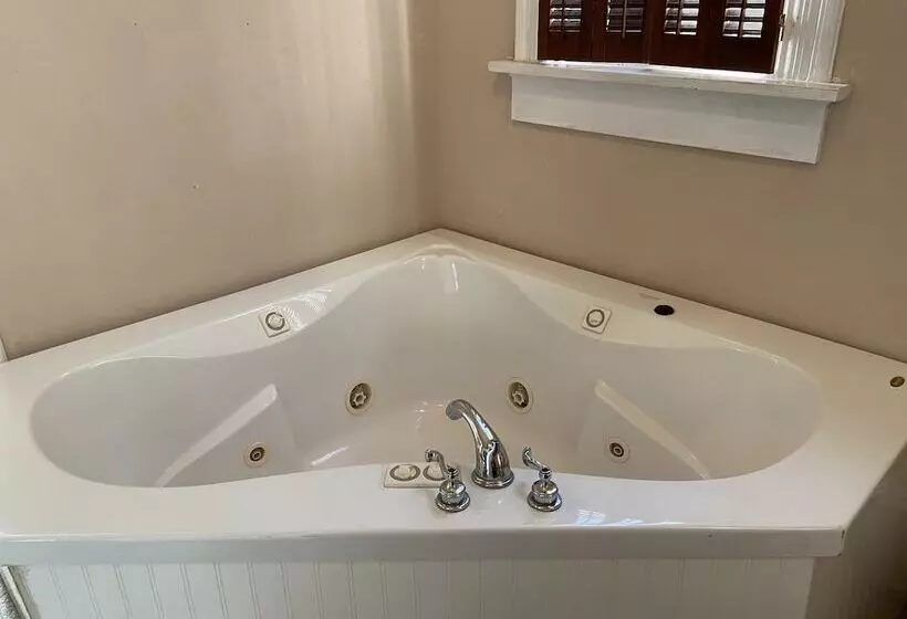 مبيت وإفطار The Queen Anne Inn