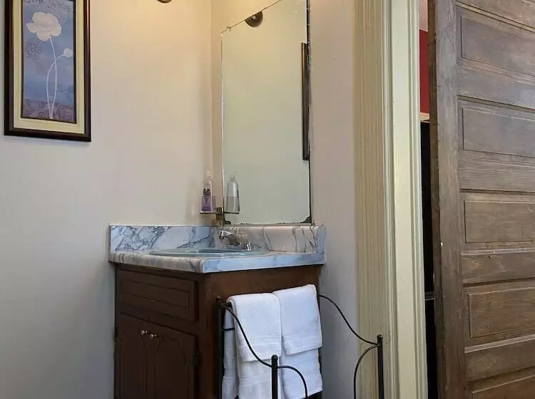 مبيت وإفطار The Queen Anne Inn