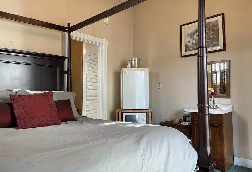 مبيت وإفطار The Queen Anne Inn