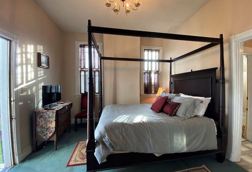 مبيت وإفطار The Queen Anne Inn