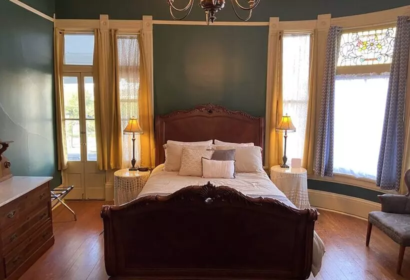 مبيت وإفطار The Queen Anne Inn