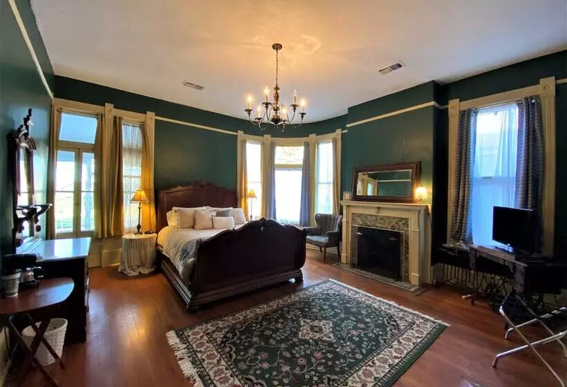 مبيت وإفطار The Queen Anne Inn