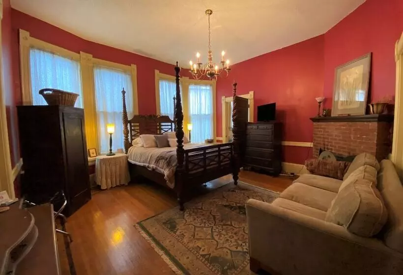 مبيت وإفطار The Queen Anne Inn