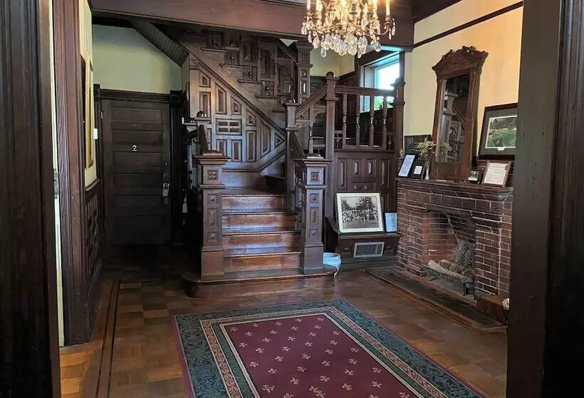 مبيت وإفطار The Queen Anne Inn