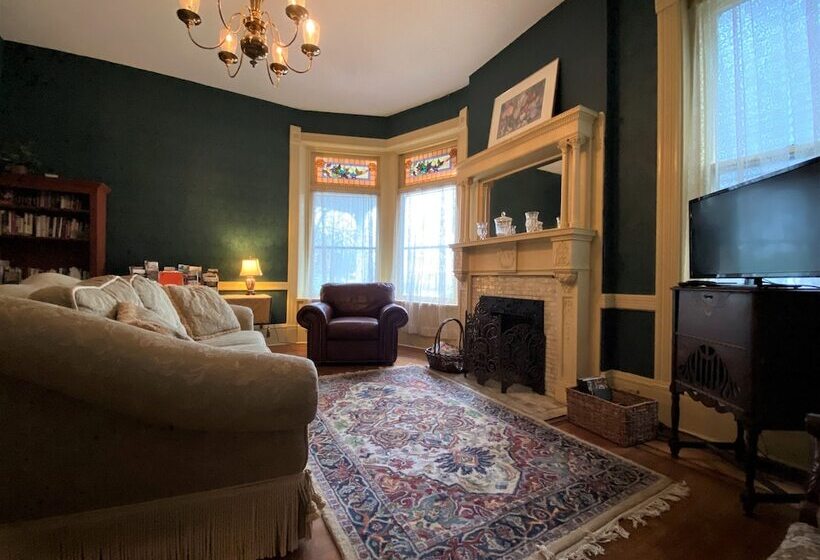 مبيت وإفطار The Queen Anne Inn