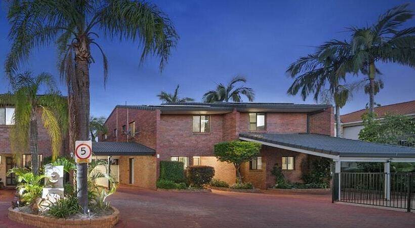 Cleveland Visitor Villas Motel