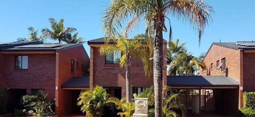 Cleveland Visitor Villas Motel