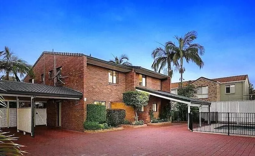 Cleveland Visitor Villas Motel