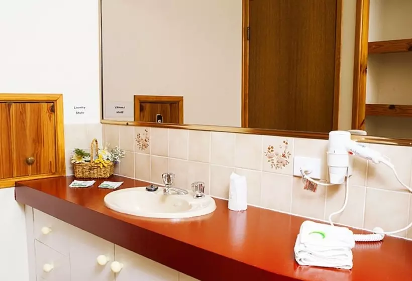 Cleveland Visitor Villas Motel