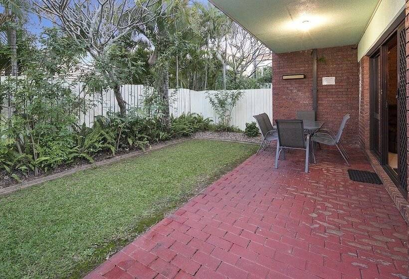 Cleveland Visitor Villas Motel