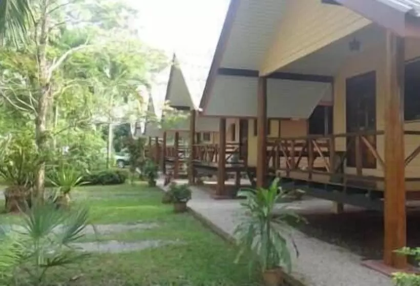 هتل Baan Tai Rom Yen Resort