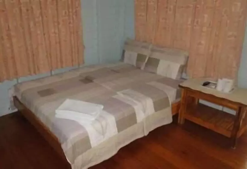 هتل Baan Tai Rom Yen Resort