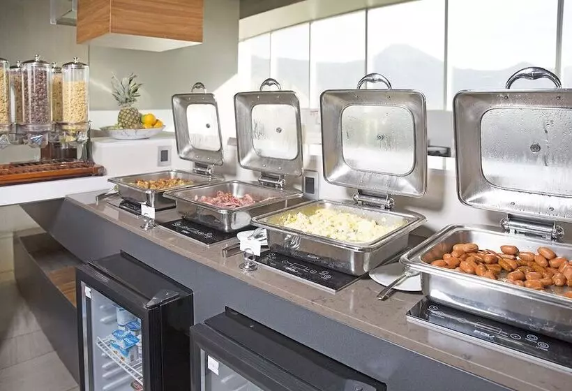 酒店 Doubletree By Hilton Santiago Kennedy