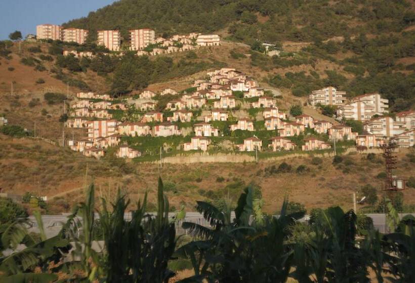 فندق Koru Beach Club