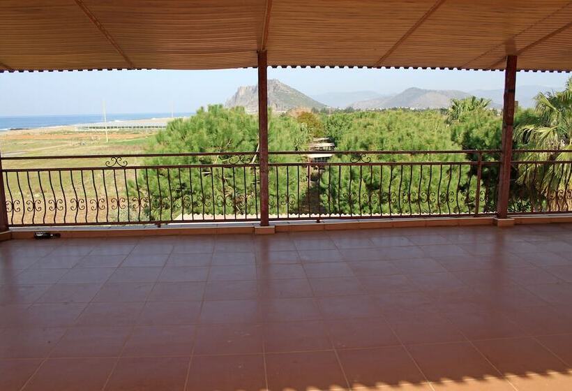 فندق Koru Beach Club