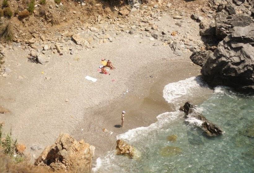 فندق Koru Beach Club