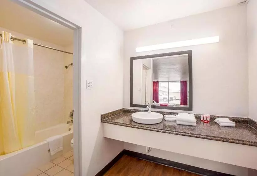 Hotelli Travelodge By Wyndham Baton Rouge East