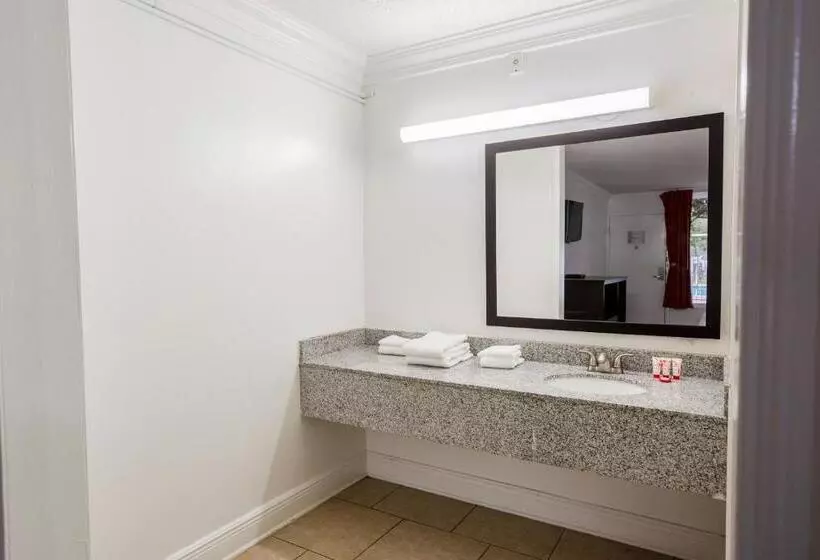 Hotelli Travelodge By Wyndham Baton Rouge East