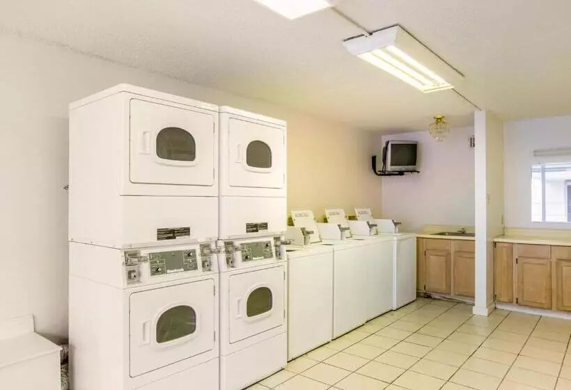 Hotelli Travelodge By Wyndham Baton Rouge East