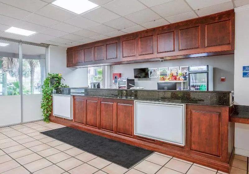 Hotelli Travelodge By Wyndham Baton Rouge East