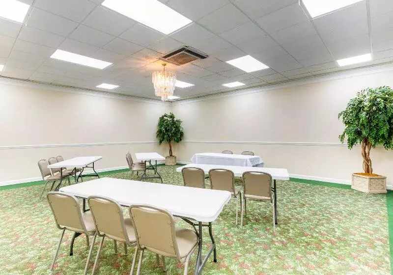 Hotelli Travelodge By Wyndham Baton Rouge East