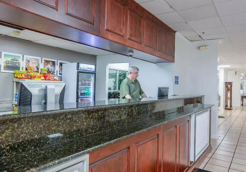 Hotelli Travelodge By Wyndham Baton Rouge East