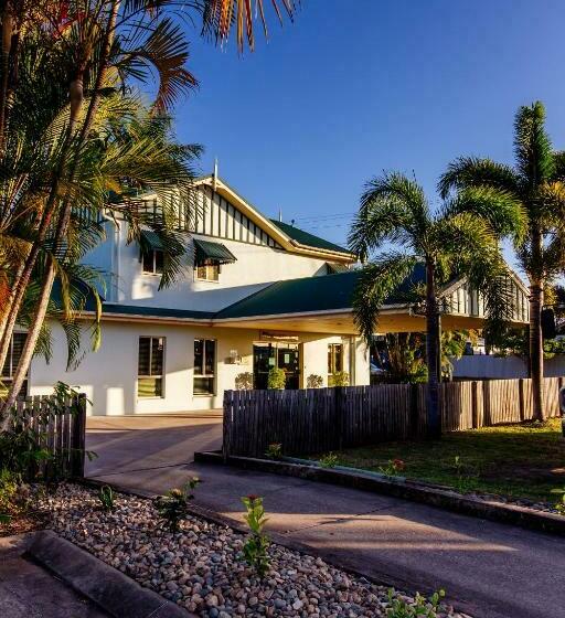 Shamrock Gardens Motel