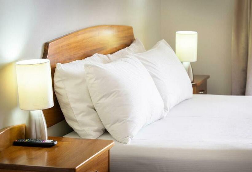 Shamrock Gardens Motel