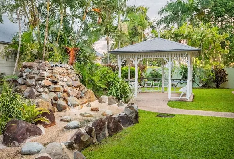 Shamrock Gardens Motel