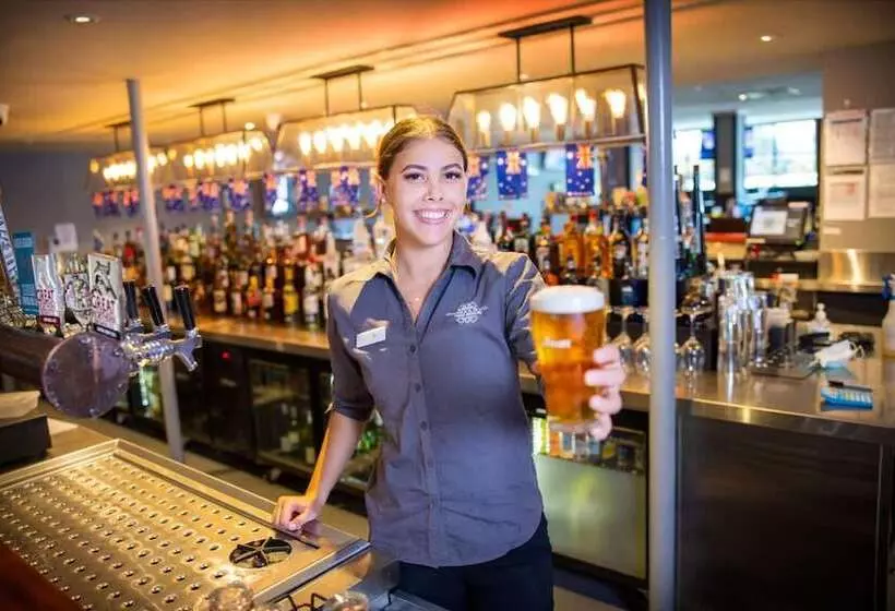 Shamrock Gardens Motel