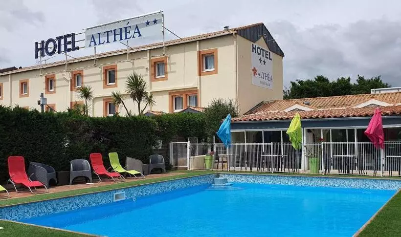 هتل Hôtel Althea Piscine Et Sauna
