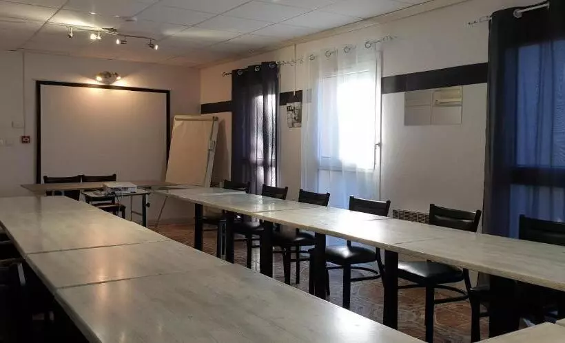 هتل Hôtel Althea Piscine Et Sauna