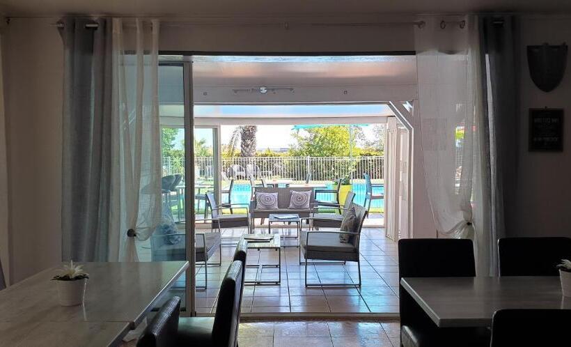 בית מלון כפרי Hôtel Althea   Piscine Et Sauna