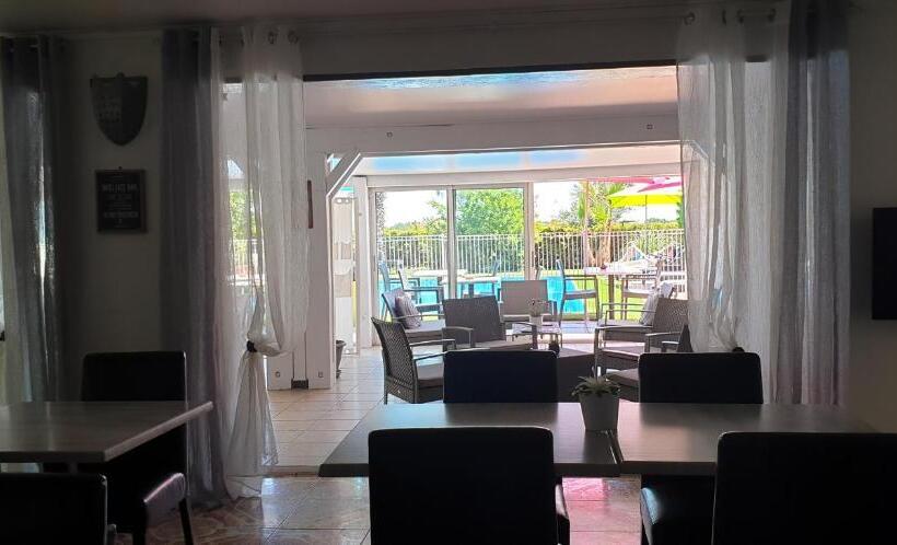 בית מלון כפרי Hôtel Althea   Piscine Et Sauna