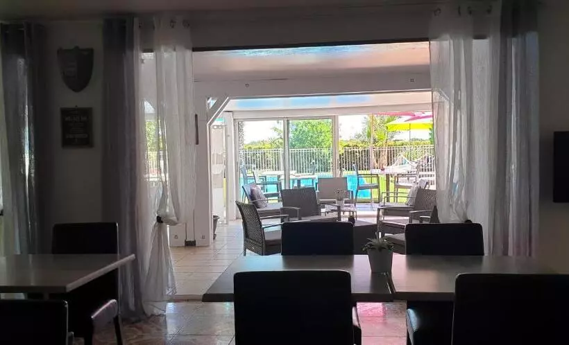 هتل Hôtel Althea Piscine Et Sauna