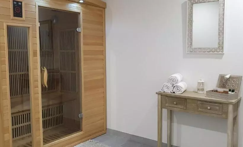 هتل Hôtel Althea Piscine Et Sauna