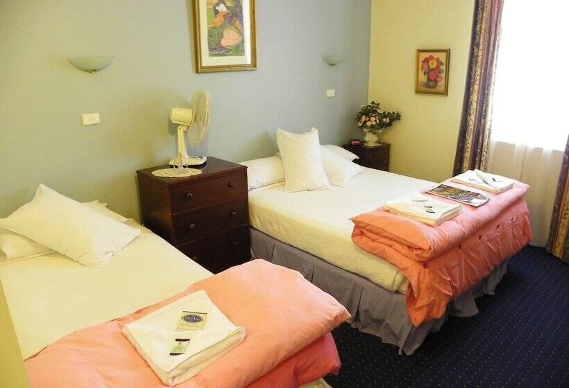 Отель The Old Vic Inn