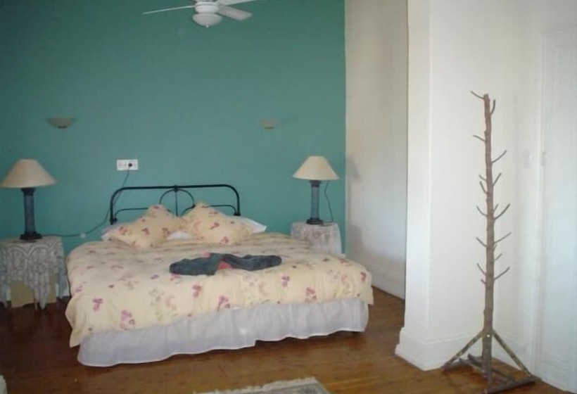 Отель The Old Vic Inn