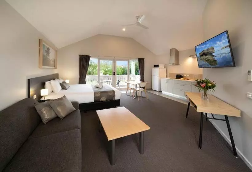 Мотель Boathouse Resort Studios And Suites