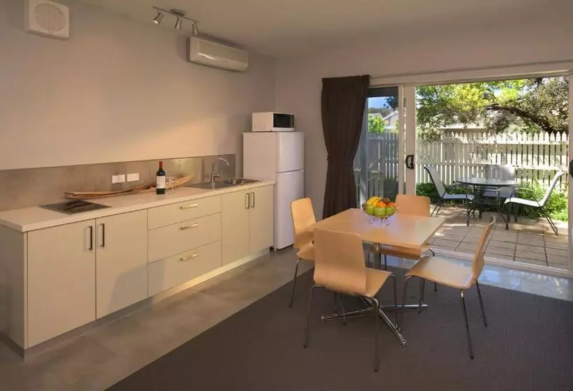 Мотель Boathouse Resort Studios And Suites