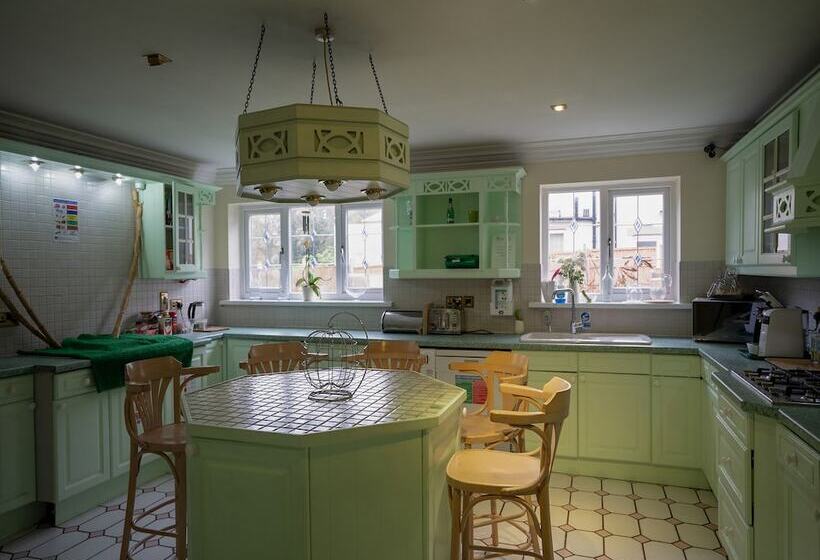 ペンション Oakcroft Guesthouse Manchester Airport