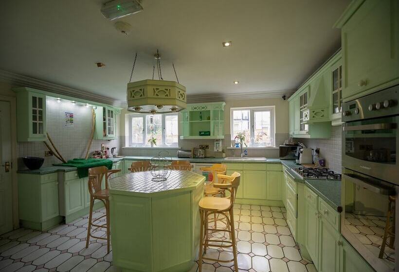 ペンション Oakcroft Guesthouse Manchester Airport