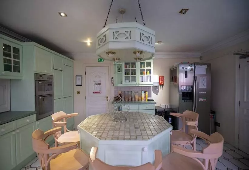 بنسيون Oakcroft Guesthouse Manchester Airport