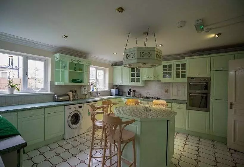 بنسيون Oakcroft Guesthouse Manchester Airport