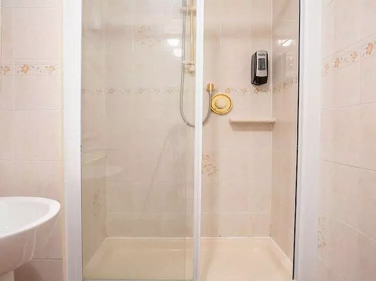 بنسيون Oakcroft Guesthouse Manchester Airport