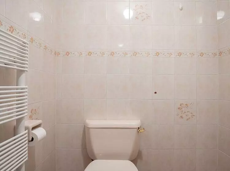 بنسيون Oakcroft Guesthouse Manchester Airport